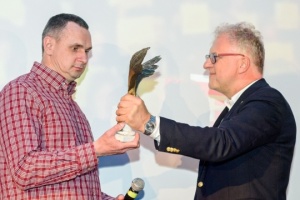 Sentsov receives Polish Film Academy award for courage and persistence