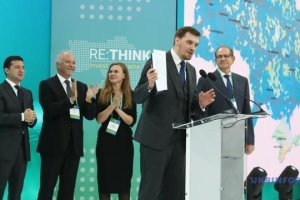 High-quality Internet and communication: Honcharuk signs memorandum with mobile operators
