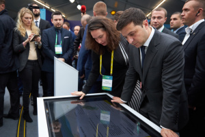 Präsident Selenskyj eröffnet Startups-Zentrum in Mariupol