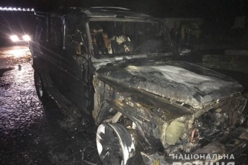 На Рівненщині депутату облради спалили елітне авто