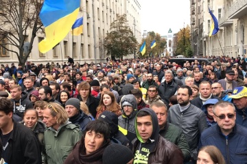 Участники вече на Майдане приняли обращение к Президенту и Раде