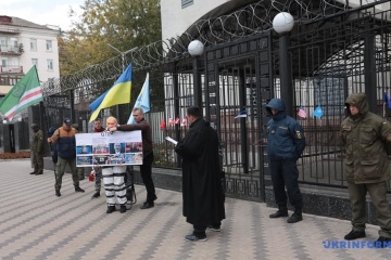 Під посольством РФ влаштували “Суд над Путіним”
