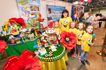 Перші класи у 10 регіонах отримають набори LEGO вже цього тижня