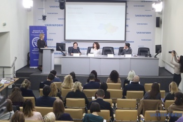 Переселенці скаржаться на низькі зарплати і брак вакансій