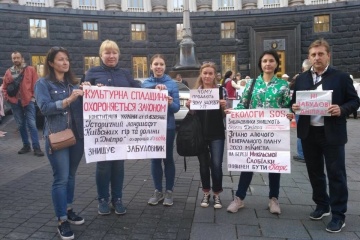 Під Кабміном - мітинг проти незаконної забудови Києва