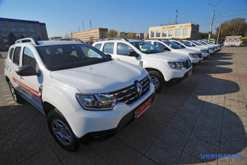 На Луганщине 13 сельских амбулаторий получили специализированные автомобили