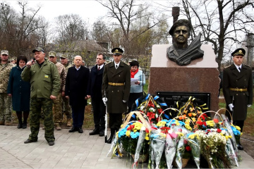 На Чернігівщині відкрили пам’ятний знак на честь Героя України Олега Міхнюка