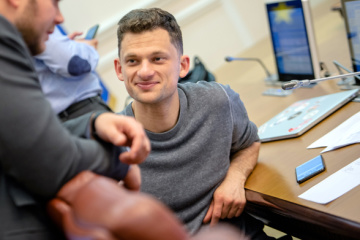 У Кабміні хочуть замінити телефони спецзв’язку додатком для смартфона