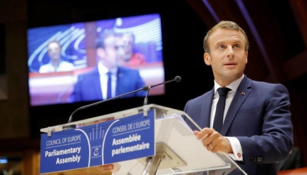 Emmanuel Macron prononce un discours devant l'Assemblée ...