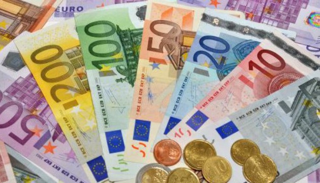 Євро на міжбанку перетнув позначку в 27 гривень