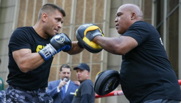 Derevyanchenko holds public workout before fight with Golovkin