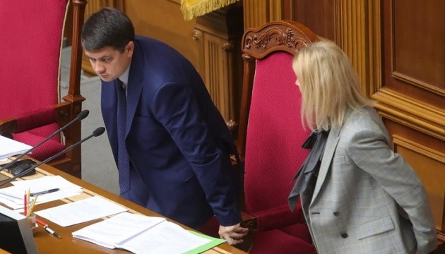 Разумков відкрив ранкову Раду, в залі - 371 депутат