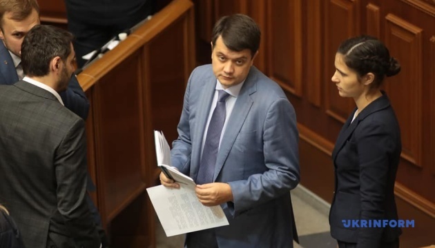 Разумков відкрив ранкову Раду, у залі - 374 депутати