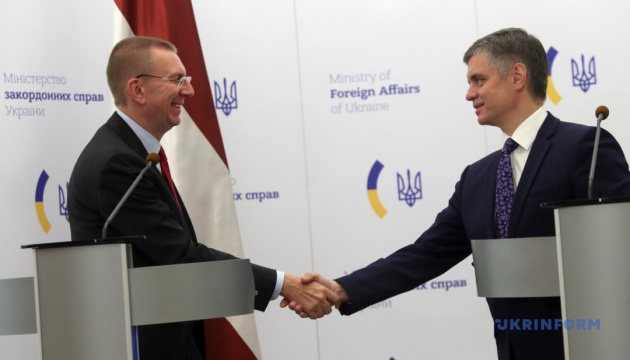 Rinkevics: EU muss Sanktionen gegen Russland in Kraft lassen, bis Minsker Abkommen umgesetzt sind