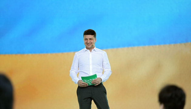 Volodymyr Zelensky n’a rempli que deux de ses promesses électorales sur neuf 