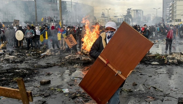Еквадор: ще одна історія про палаючі шини та спробу втечі від соціалізму