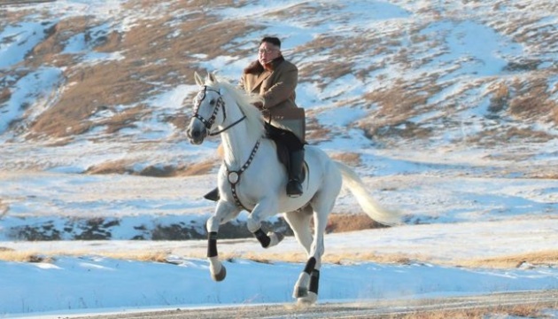 Кім Чен Ин піднявся на білому коні на найвищу гору КНДР