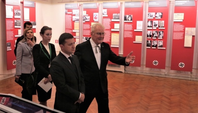 Zelensky vista el Museo de la Ocupación de Letonia  