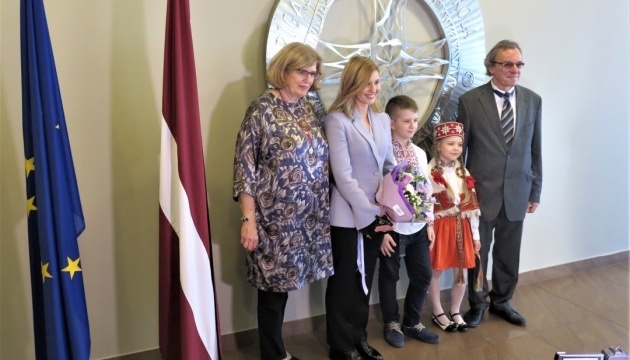 Olena Zelenska visits Ukrainian school in Riga