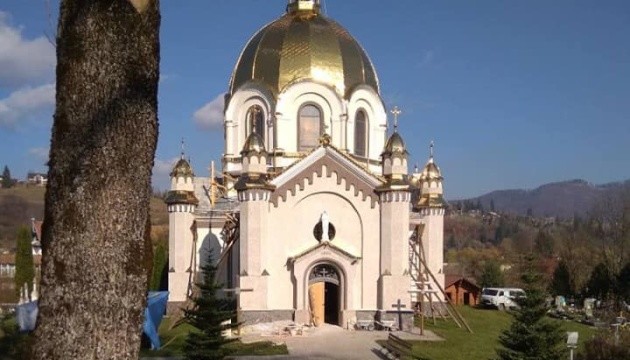 З церкви на Львівщині здерли унікальні розписи й обклали стіни кахлями