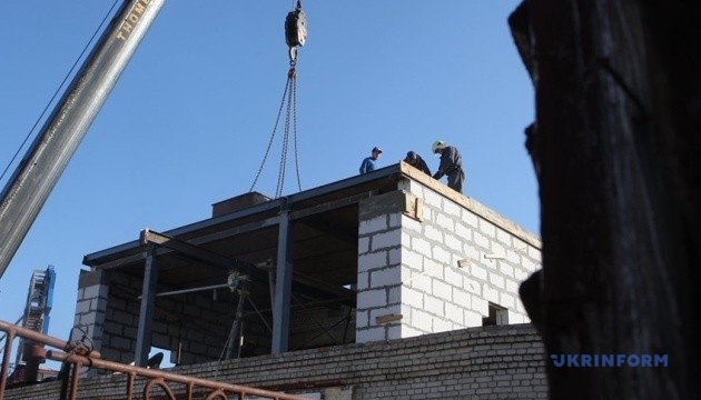 Кличко на даху зафільмував знесення скандальної надбудови на Майдані