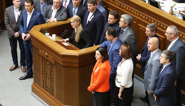 Тимошенко заявляє, що у бюджет заклали стару систему тарифів і зменшення субсидій