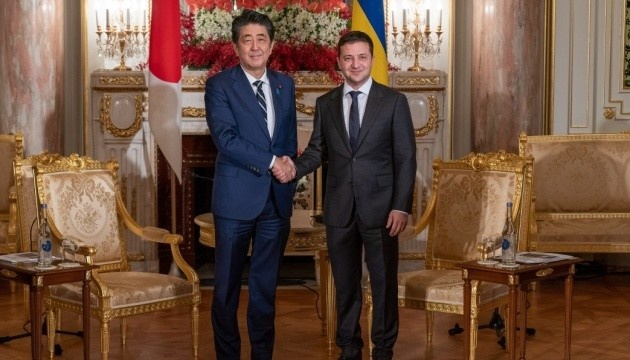 Volodymyr Zelensky s’est entretenu avec Shinzō Abe