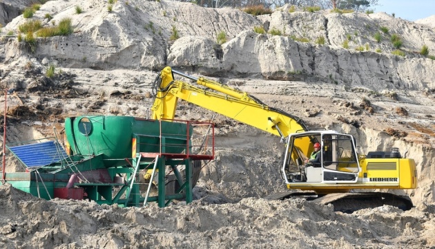 Extraction illégale d'ambre: l'autorité impose de lourdes amendes