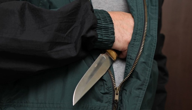 У Запоріжжі напали з ножем на активістку, потерпіла у реанімації