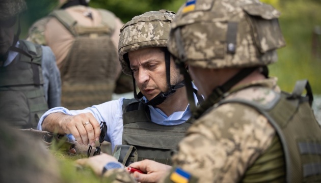 Encuesta: Voluntarios, Zelensky y el ejército gozan de mayor confianza entre los ucranianos 