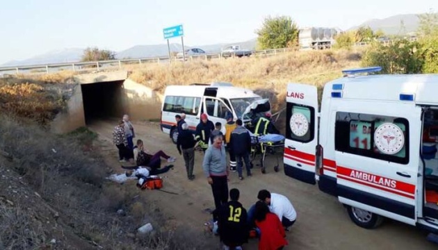ДТП у Туреччині: двоє постраждалих туристів досі у лікарні