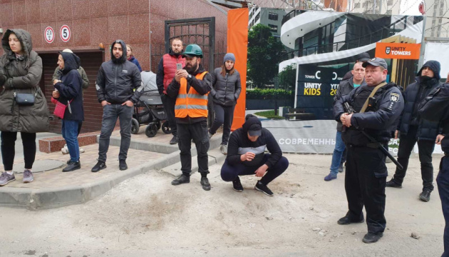 В Одесі “тітушки” жорстоко побили протестуючих проти забудови