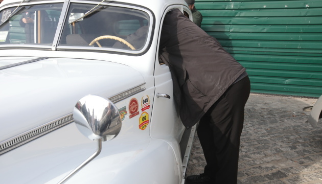 Номерні знаки старого зразка не можна закріпити за іншим авто - роз’яснення МВС