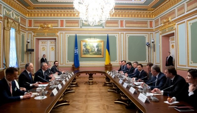 Україна очікує від НАТО підтримки у Чорноморському регіоні - Президент