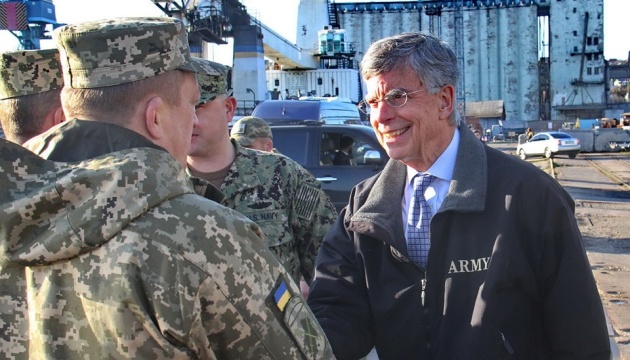 Дипломатам США показали стоянку кораблів тактичної групи Дипломатам США показали стоянку кораблів тактичної групи
