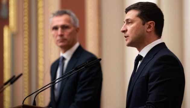 Zelensky trata con Stoltenberg el agravamiento de la situación de seguridad en el Donbás