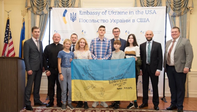 Діти загиблих захисників України приїхали на відпочинок до США