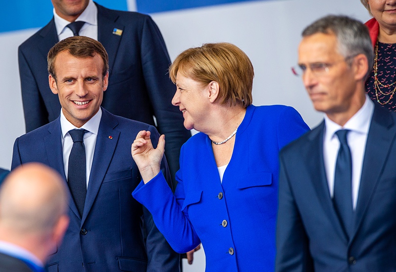 Президент Франції Еманнуель Макрон та канцлерка Німеччини Ангела Меркель 