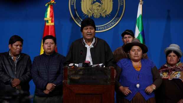 Болівійський президент оголошує про відставку