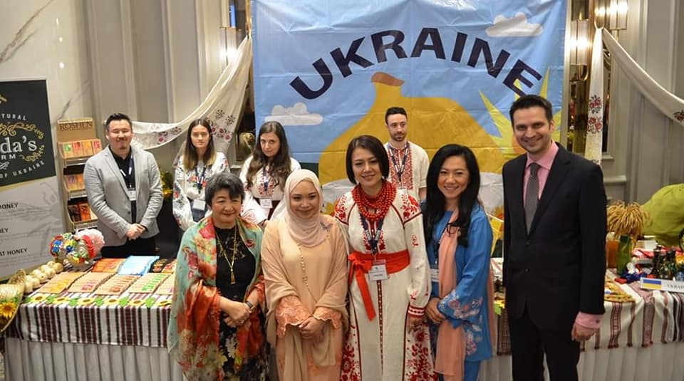 Україна взала участь у міжнародному благодійному ярмарку в Малайзії