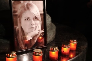 « Une année sans Katya » : les Ukrainiens commémorent la mémoire de Kateryna Handziuk