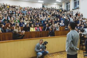 Alibaba founder Jack Ma meets with Kharkiv students