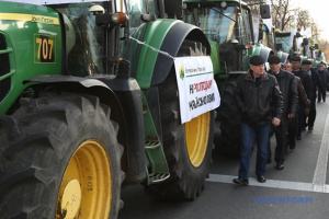 Les agriculteurs ukrainiens protestent contre la levée du moratoire sur la vente des terres