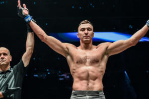 Kryklya se convierte en campeón de kick boxing en ONE Championship
