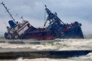 Odesa: Kleiner Öltanker in Seenot, Crew will Schiff nicht verlassen