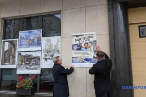 Arte tras las rejas: Súshchenko participa en el desmantelamiento de la exposición en Varsovia