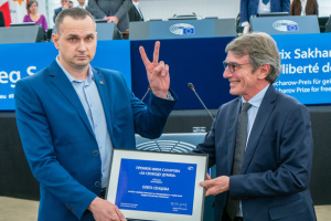 Sentsov accepts Sakharov Prize in Strasbourg
