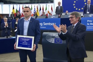 Oleh Senzow nimmt Sacharow-Preis in Europaparlament entgegen