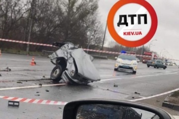 Аварія у Києві: ГАЗ розірвало на дві частини, загинула одна людина