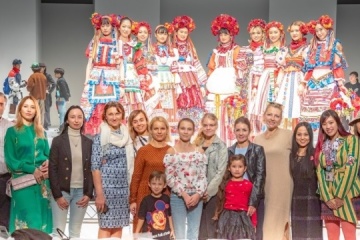 Desfile de moda de estilo ucraniano se celebra en Japón
